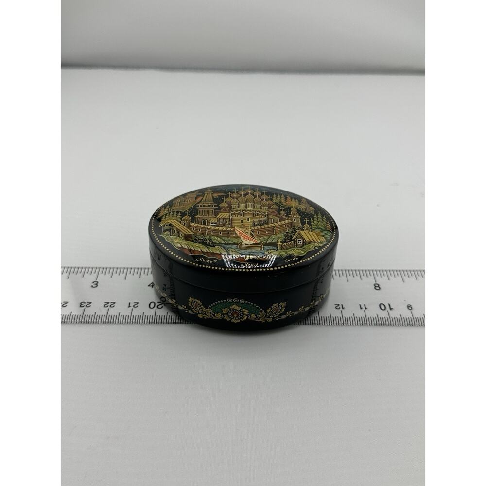 Russian Lacquer Papier Mache Box Kholui Village Scene Oval Signed - Picture 7 of 9